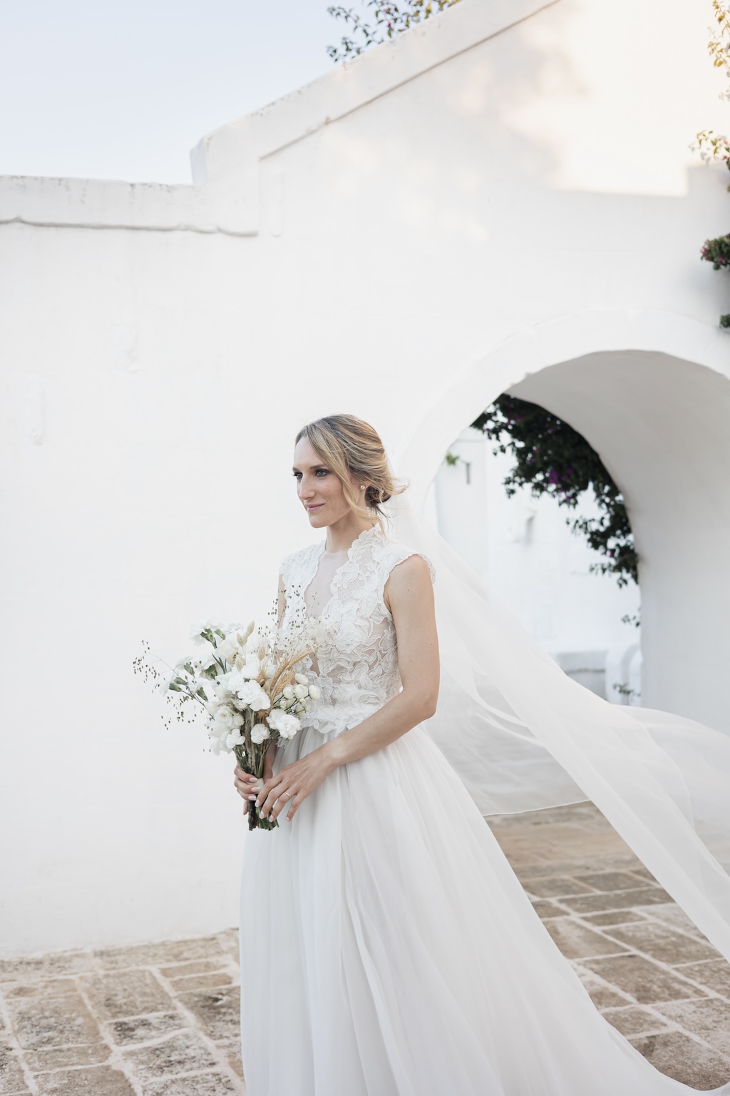 bridal bouquet total white rustic chic