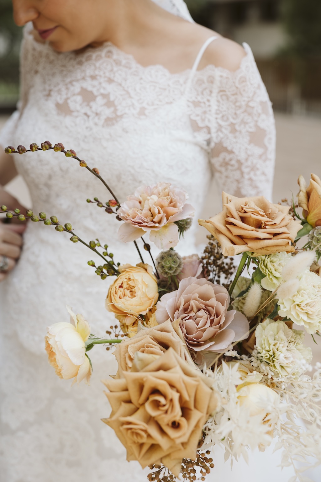 bridal bouquet toffee roses color spontaneous flowers