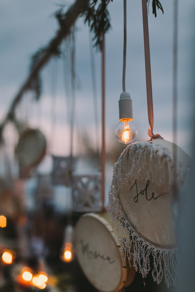 idea matrimonio a tema amore con tamburelli tipici