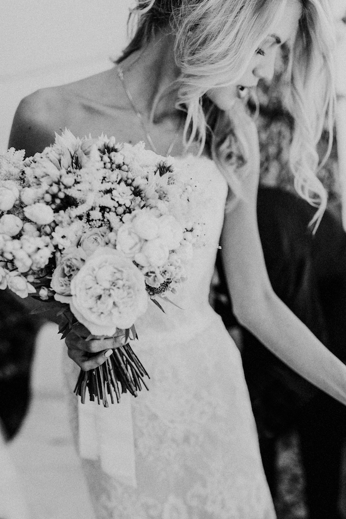 bouquet da sposa chic con rose peonate