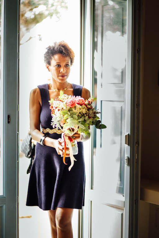 consegna bouquet da sposa