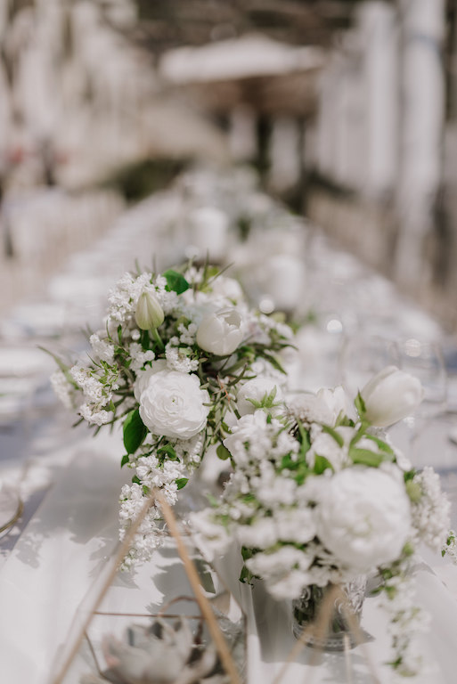 Centrotavola per matrimonio primaverile con ranuncoli