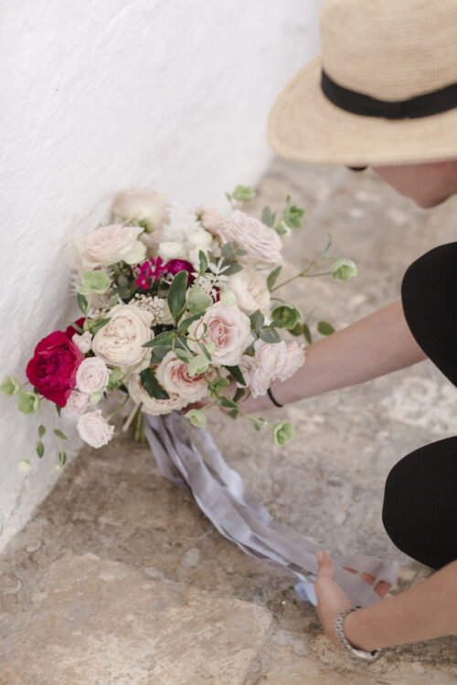 Bouquet da sposa con nastri di seta grigi