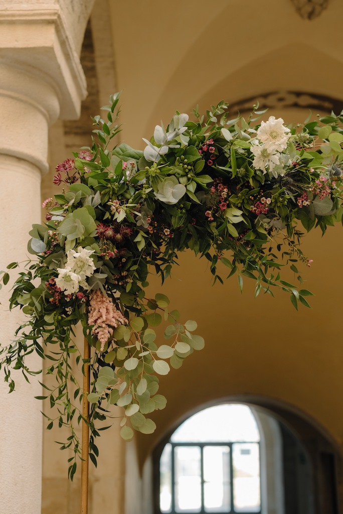 Arco di fiori per cerimonia civile a Palazzo della Marra, Barletta