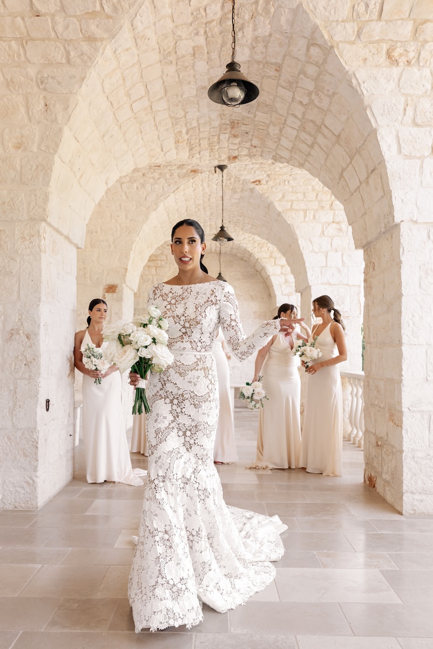 bridal bouquet with white roses for indian ceremony in Italy