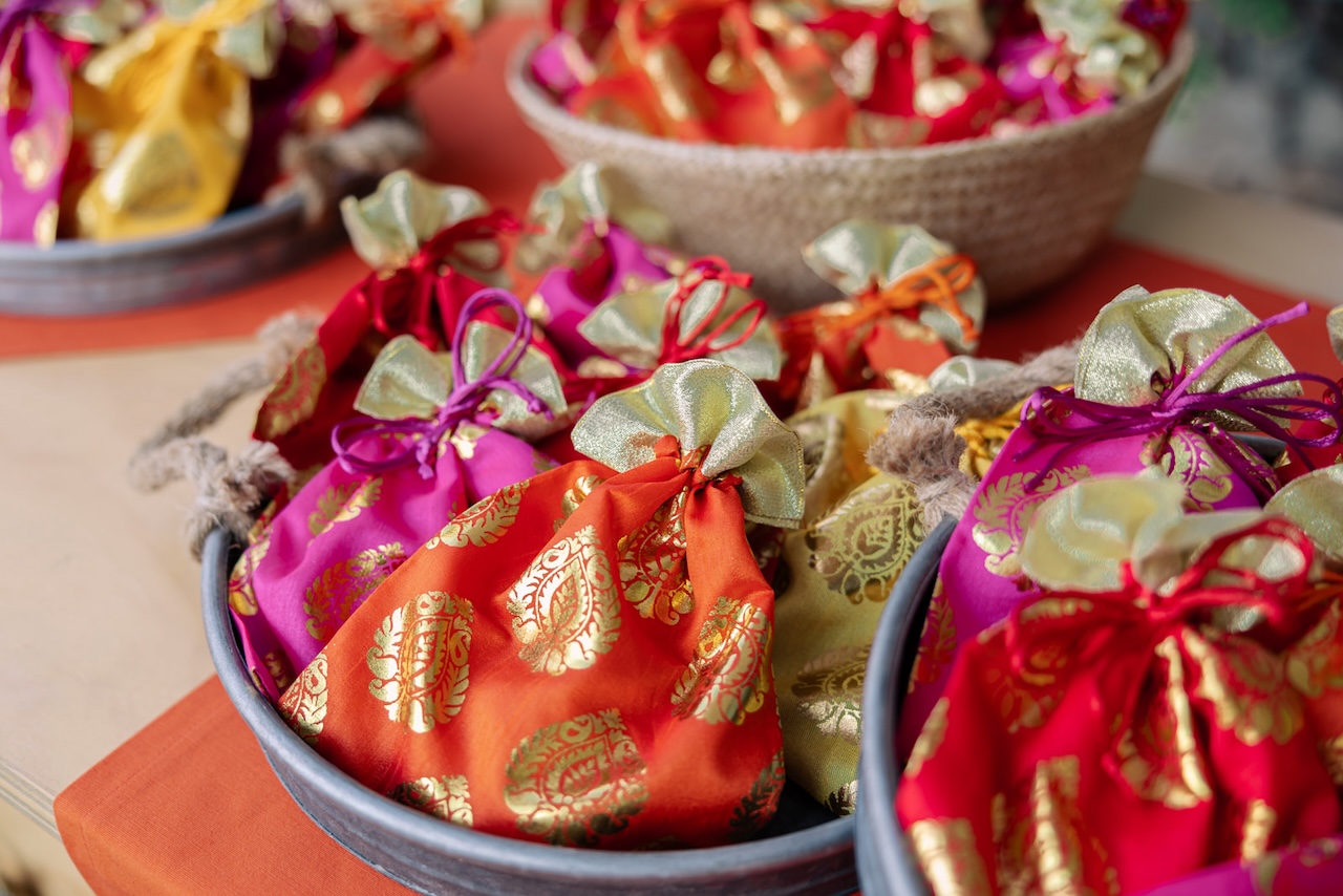 bangles ceremony for Hindu wedding in italian venue