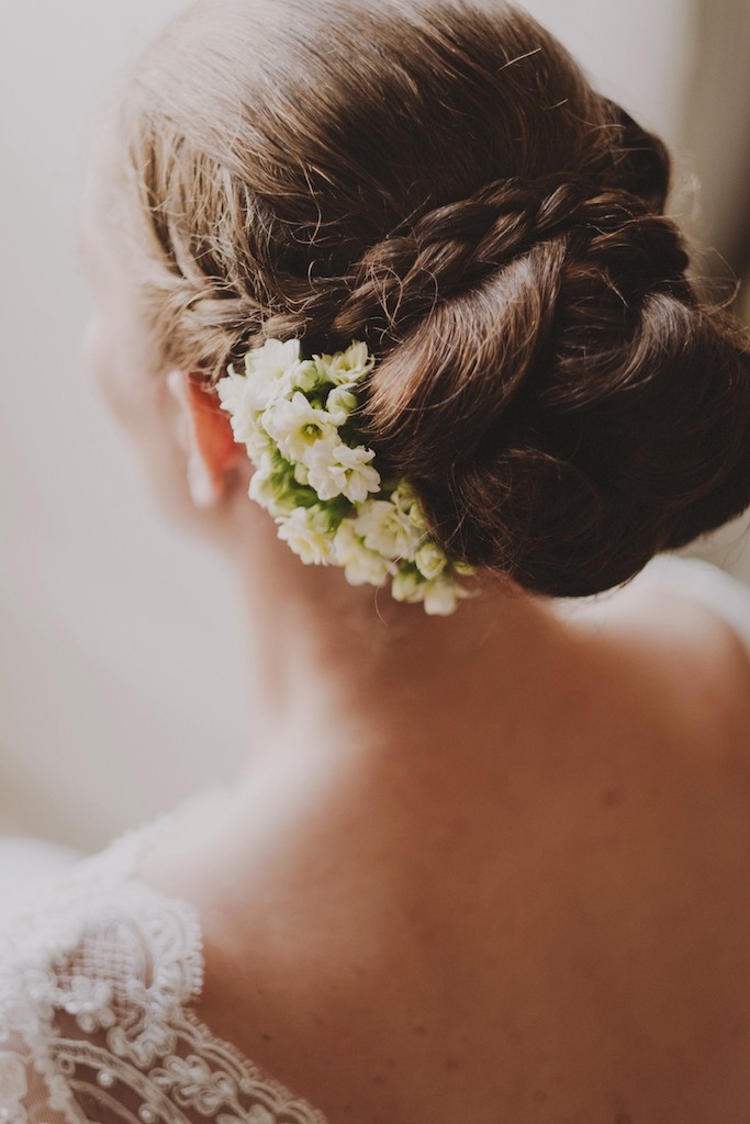 fiori nei capelli per sposa