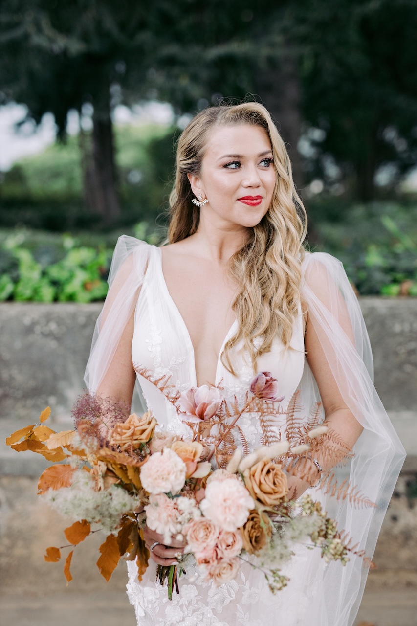 bridal bouquet caramel roses