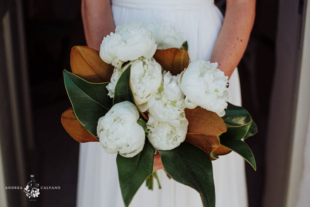 bouquet sposa peonie bianche